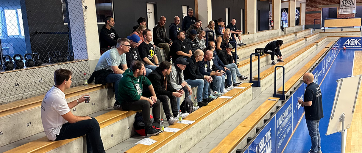 Das aktuelle Bild hat keinen Alternativtext. Der Dateiname ist: Bericht-Trainertag.png