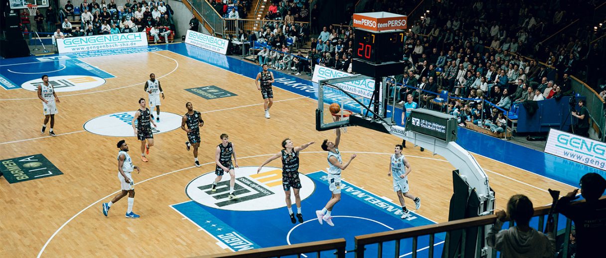 Aktuelles Bild: Gianni Otto mit Korbleger