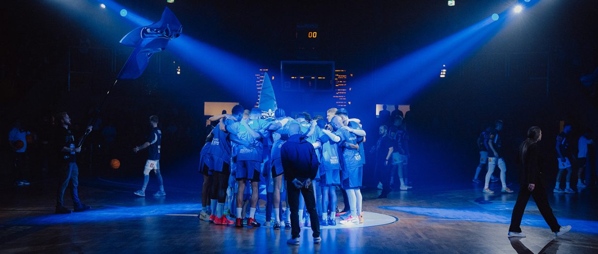 Das aktuelle Bild hat keinen Alternativtext. Der Dateiname ist: Bericht-x-mas-game.jpg