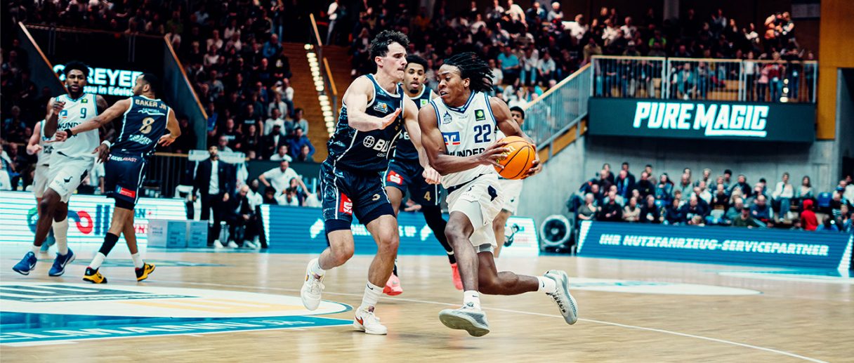 Das aktuelle Bild hat keinen Alternativtext. Der Dateiname ist: Nachbericht-Bremerhaven.jpg