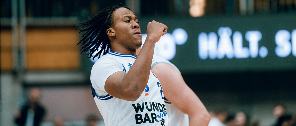 Das aktuelle Bild hat keinen Alternativtext. Der Dateiname ist: Vertragsverlaengerung-Madlock.jpg