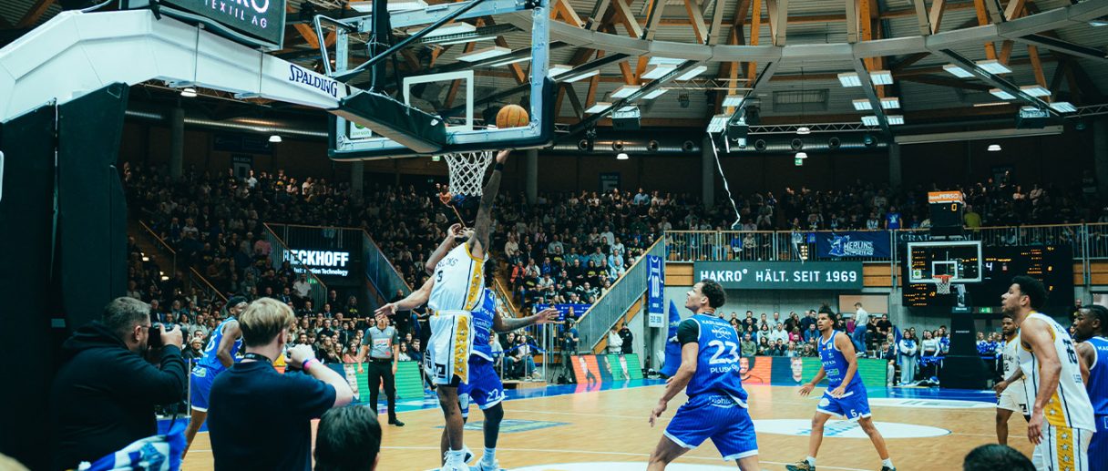 Aktuelles Bild: Anthony Gaines beim Korbleger