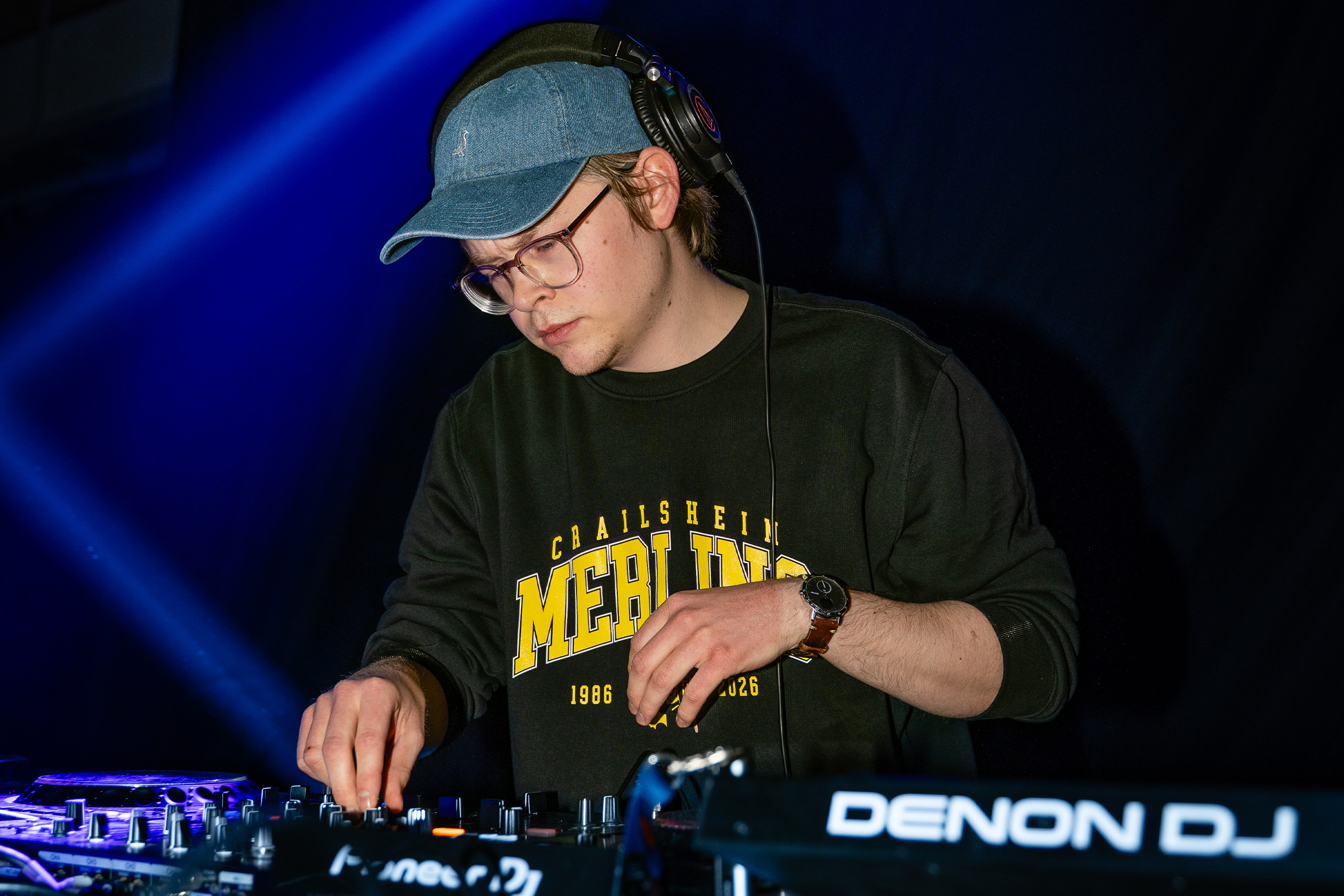 DJ 120 legt bei der Jubiläumsparty auf