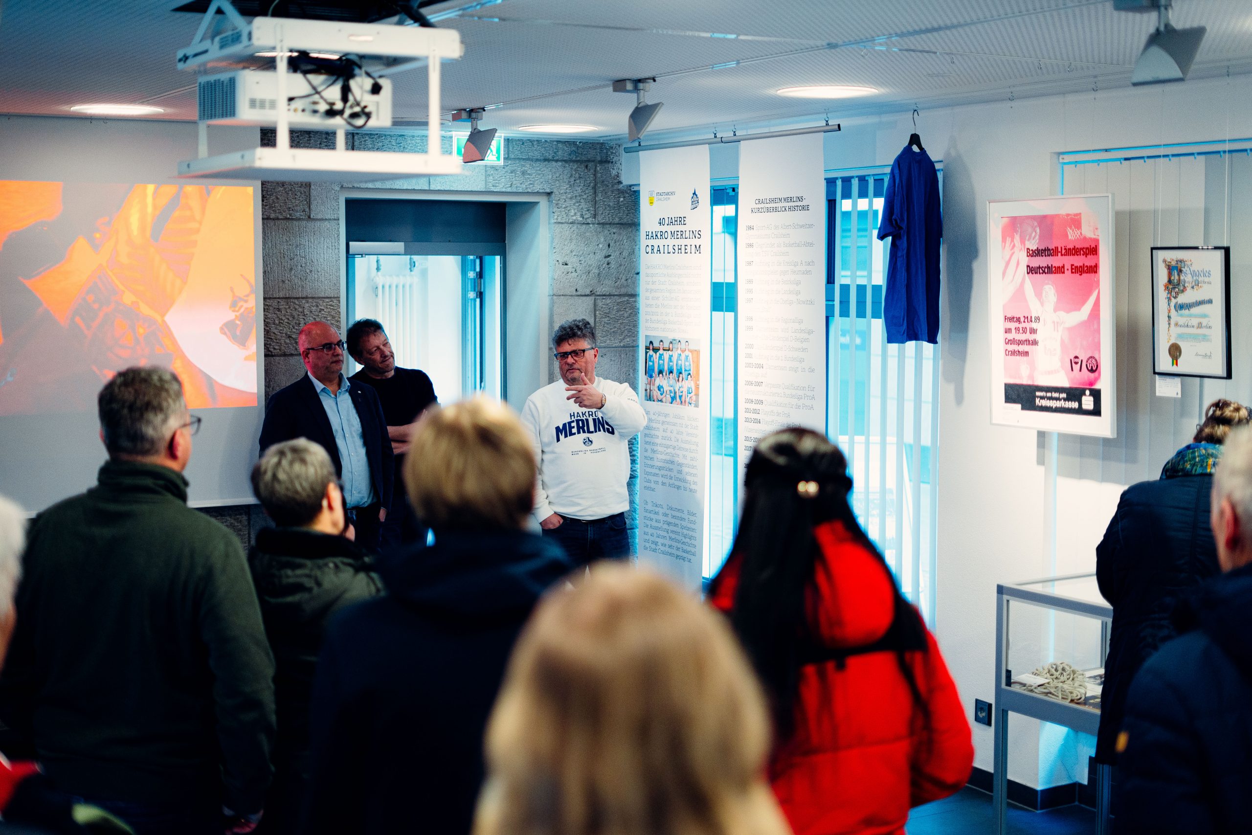 Martin Romig eröffnet die historische Merlins-Ausstellung