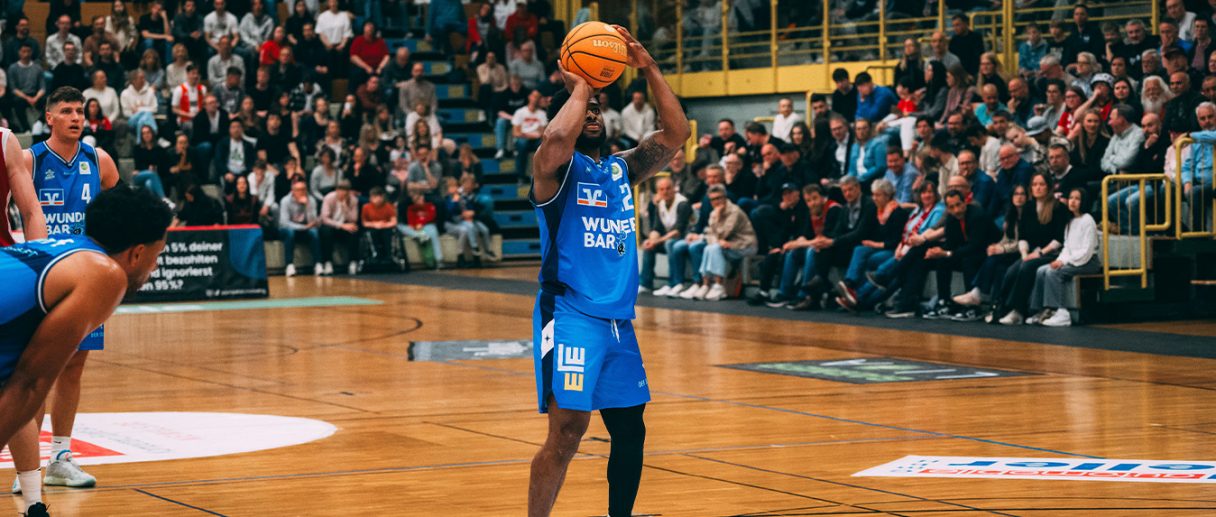 Aktuelles Bild: Xavier Johnson mit einem Freiwurf