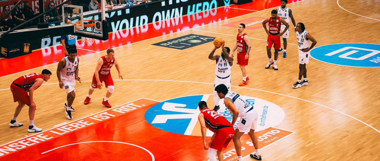 Das aktuelle Bild hat keinen Alternativtext. Der Dateiname ist: Nachbericht-Giessen.png