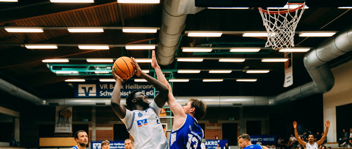 Aktuelles Bild: Lakhat im Kampf um den Rebound