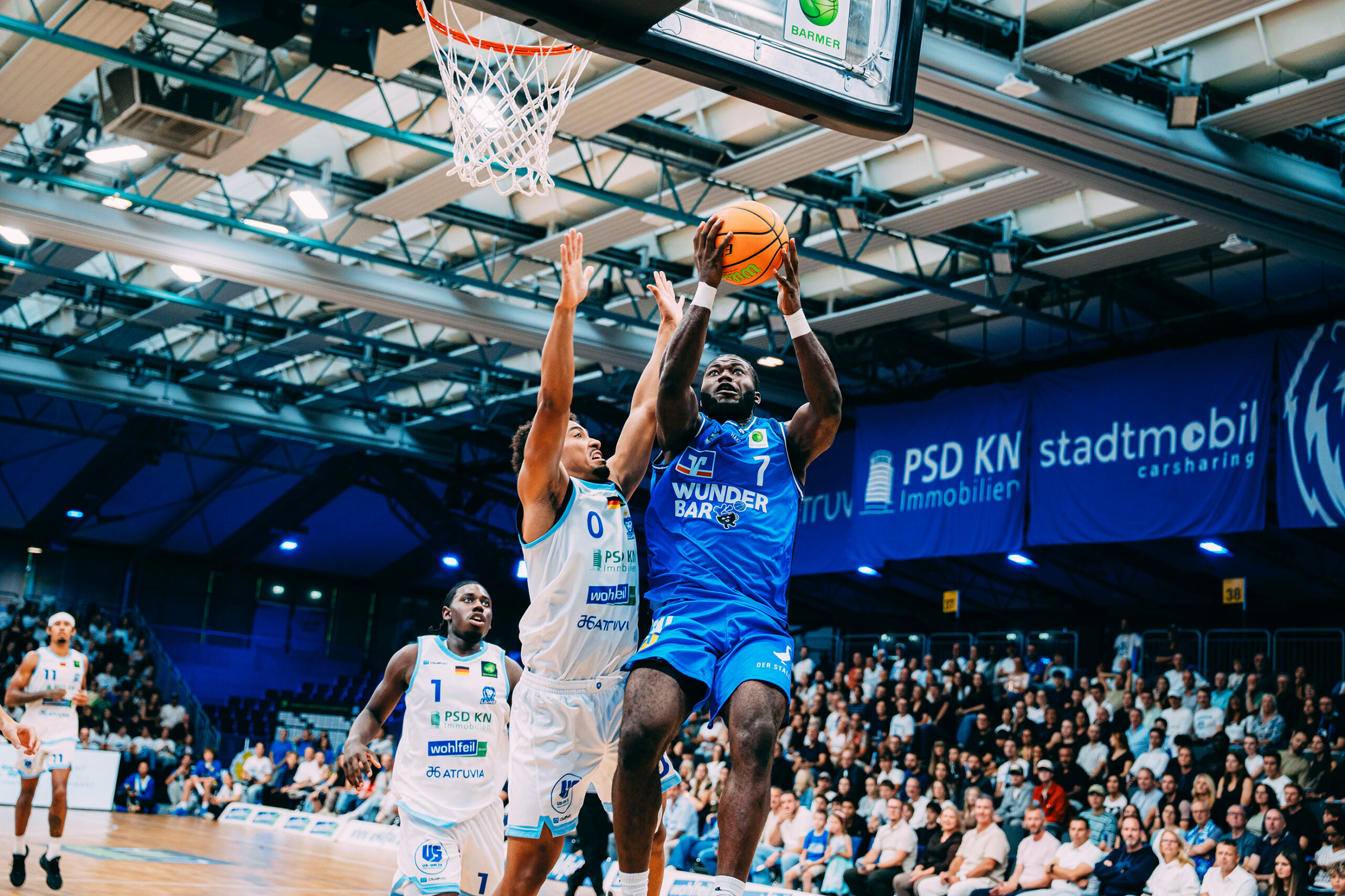 Dylan Addae-Wusu beim Drive zum Korb