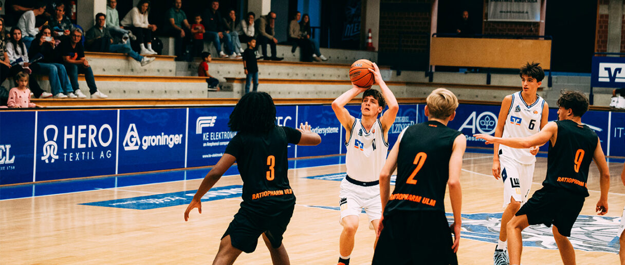 Aktuelles Bild: Nachwuchsbasketball in der HAKRO Arena