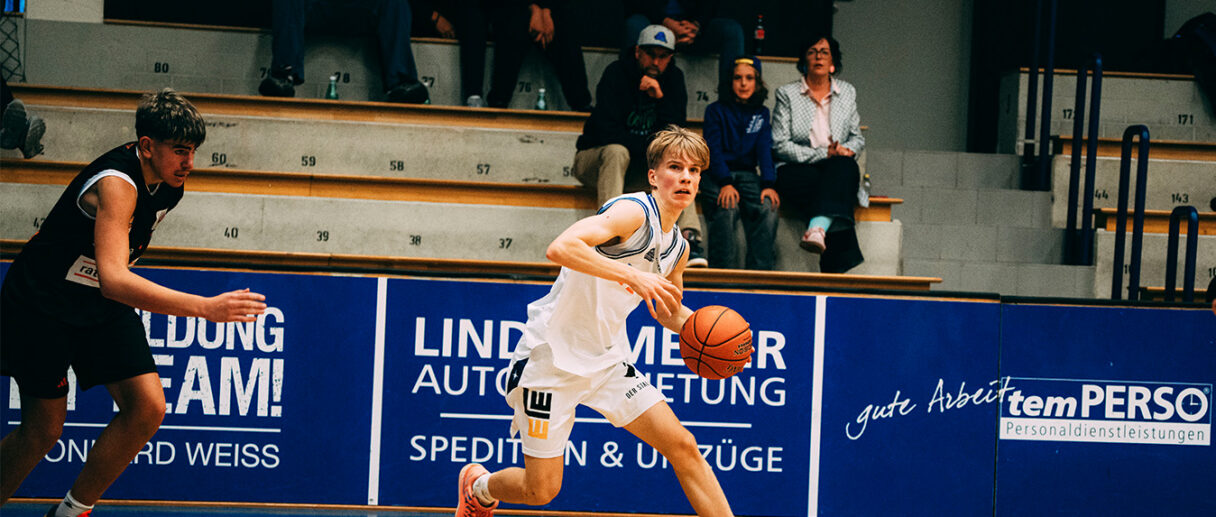 Aktuelles Bild: Nachwuchsbasketball in der HAKRO Arena