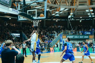 Anthony Gaines beim Korbleger