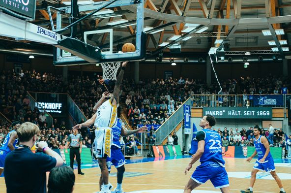 Anthony Gaines beim Korbleger