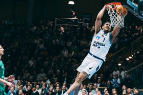 Gabriel de Oliveira beim Dunking