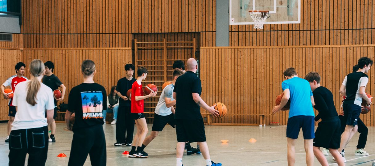 Merlins beim Schulbesuch in Kirchberg