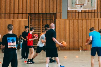 Merlins beim Schulbesuch in Kirchberg