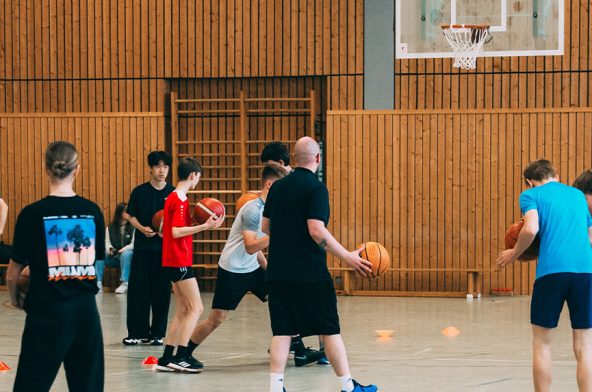 Merlins beim Schulbesuch in Kirchberg