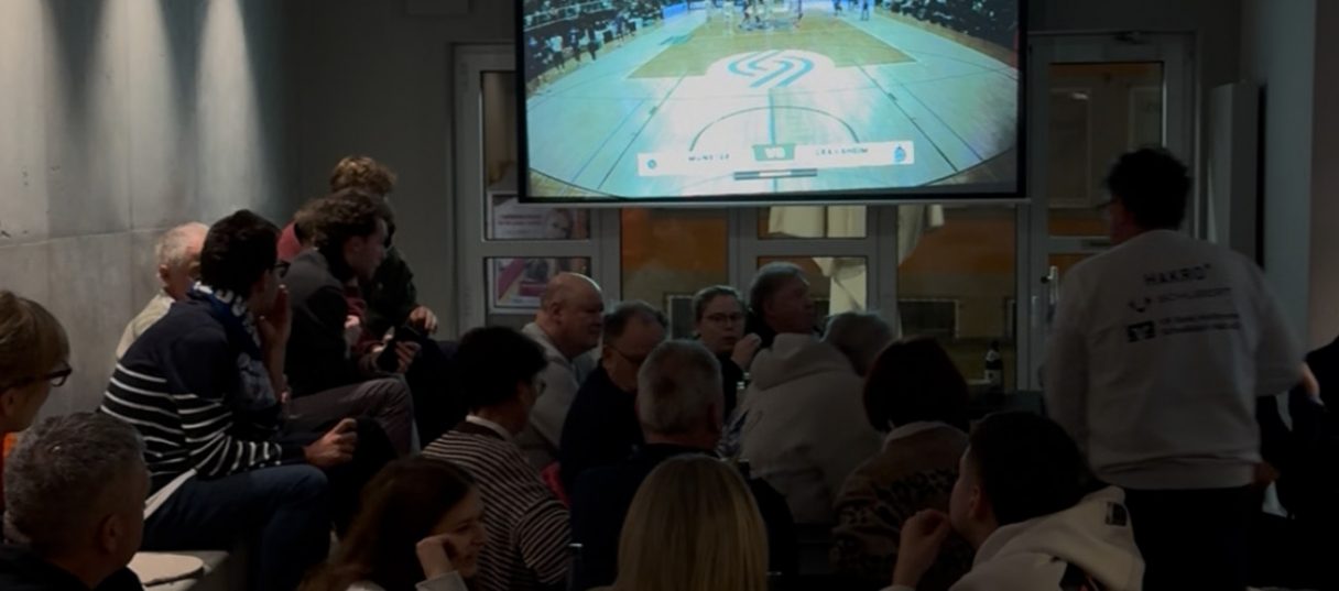 Public Viewing in der Wunderbar