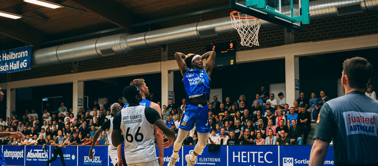 Courtney Alexander beim Dunking