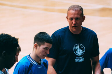 Coach Daniel Dörr bei einer Auszeit