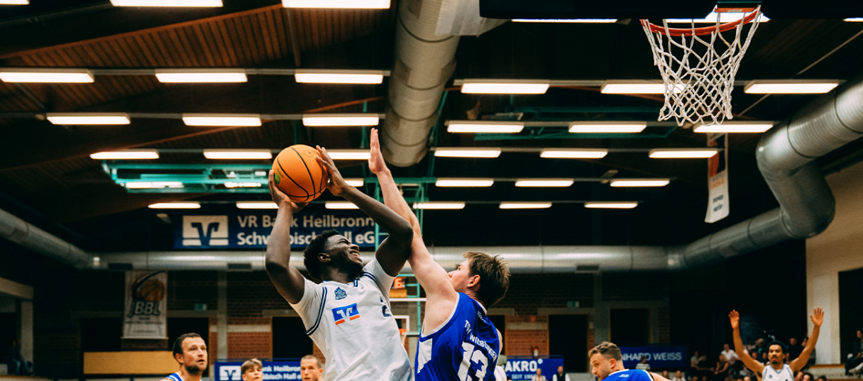 Lakhat im Kampf um den Rebound