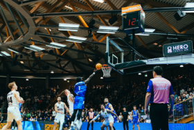 Dylan Addae-Wusu beim Korbleger
