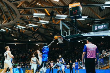 Dylan Addae-Wusu beim Korbleger