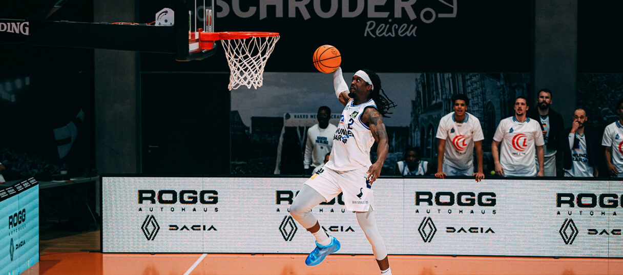 Courtney Alexander mit dem Dunking