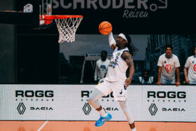 Courtney Alexander mit dem Dunking