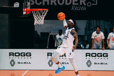 Courtney Alexander mit dem Dunking